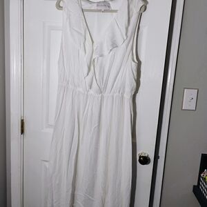 Elegant White Sleeveless Dress‎